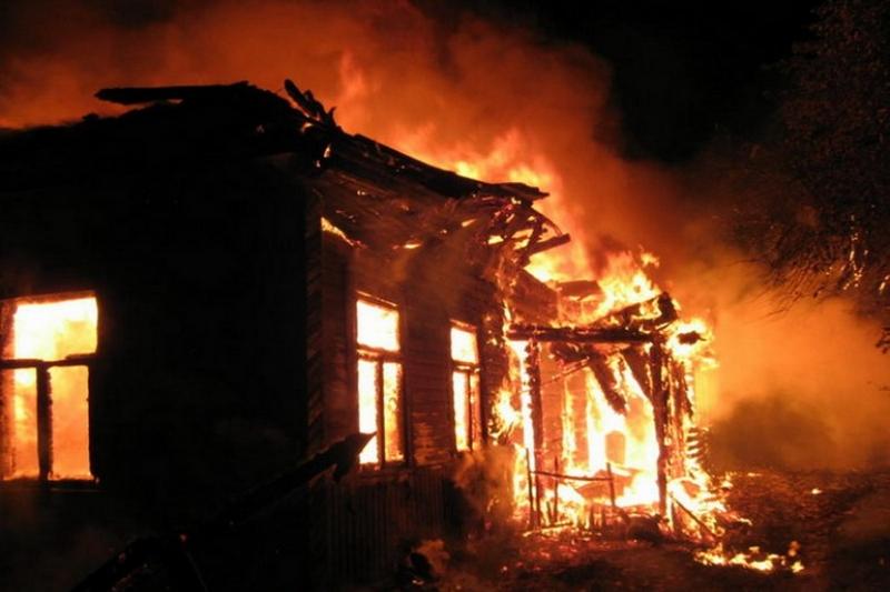 Женщина сгорела в дачном домике в Костанае
