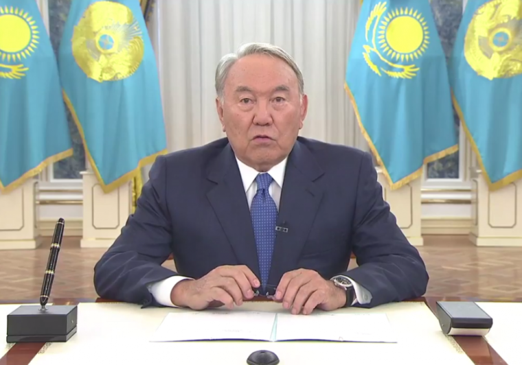 Назарбаев призвал казахстанцев заняться делом