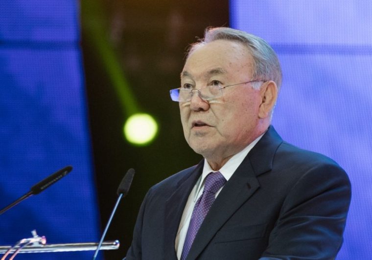 Назарбаев призвал создать правила использования криптовалют
