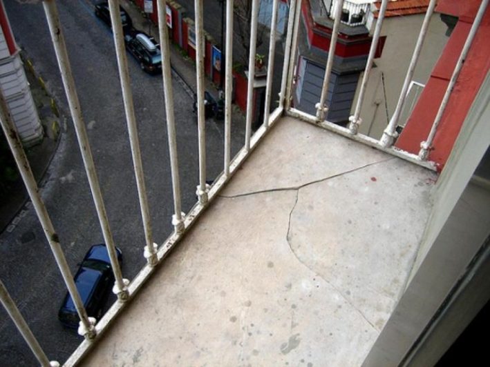 Парень упал с 4 этажа в Костанае