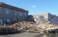 Штормовой ветер сорвал кровлю здания учреждения образования в Костанайской области