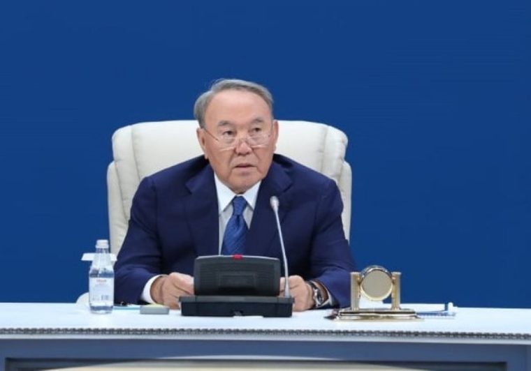 “Нормально сделать, не воровать ничего здесь!» — Назарбаев о программе «7-20-25»