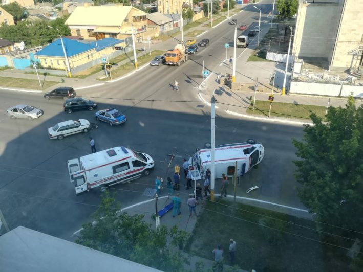Машина скорой помощи попала в ДТП в Костанае