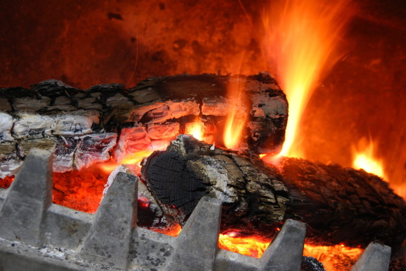 В Костанайской области подросток получил ожоги при растопке печи в бане