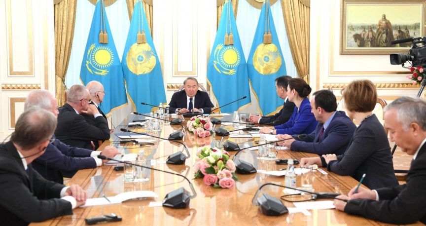 Назарбаев рассказал иностранным гостям, как появилась Конституция Казахстана