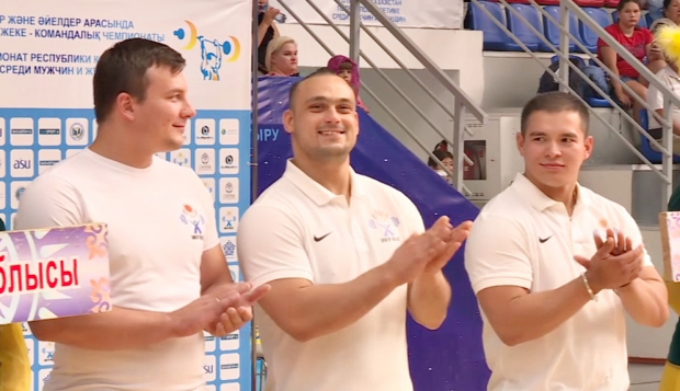 В Талдыкоргане стартовал чемпионат республики по тяжелой атлетике