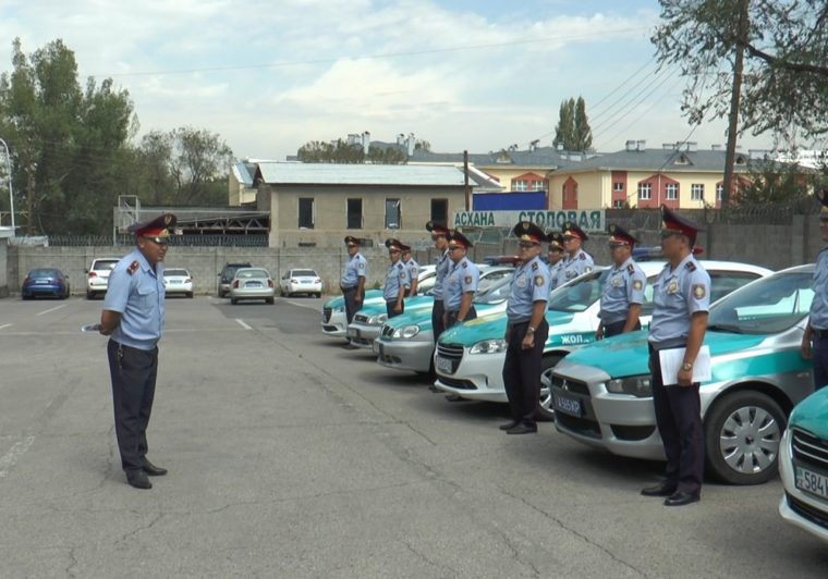 У полицейских Алматы отобрали служебные авто. Теперь они будут ходить пешком