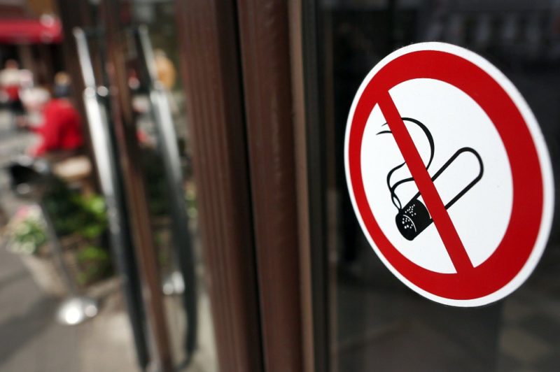 В Казахстане могут запретить курение во всех общественных местах