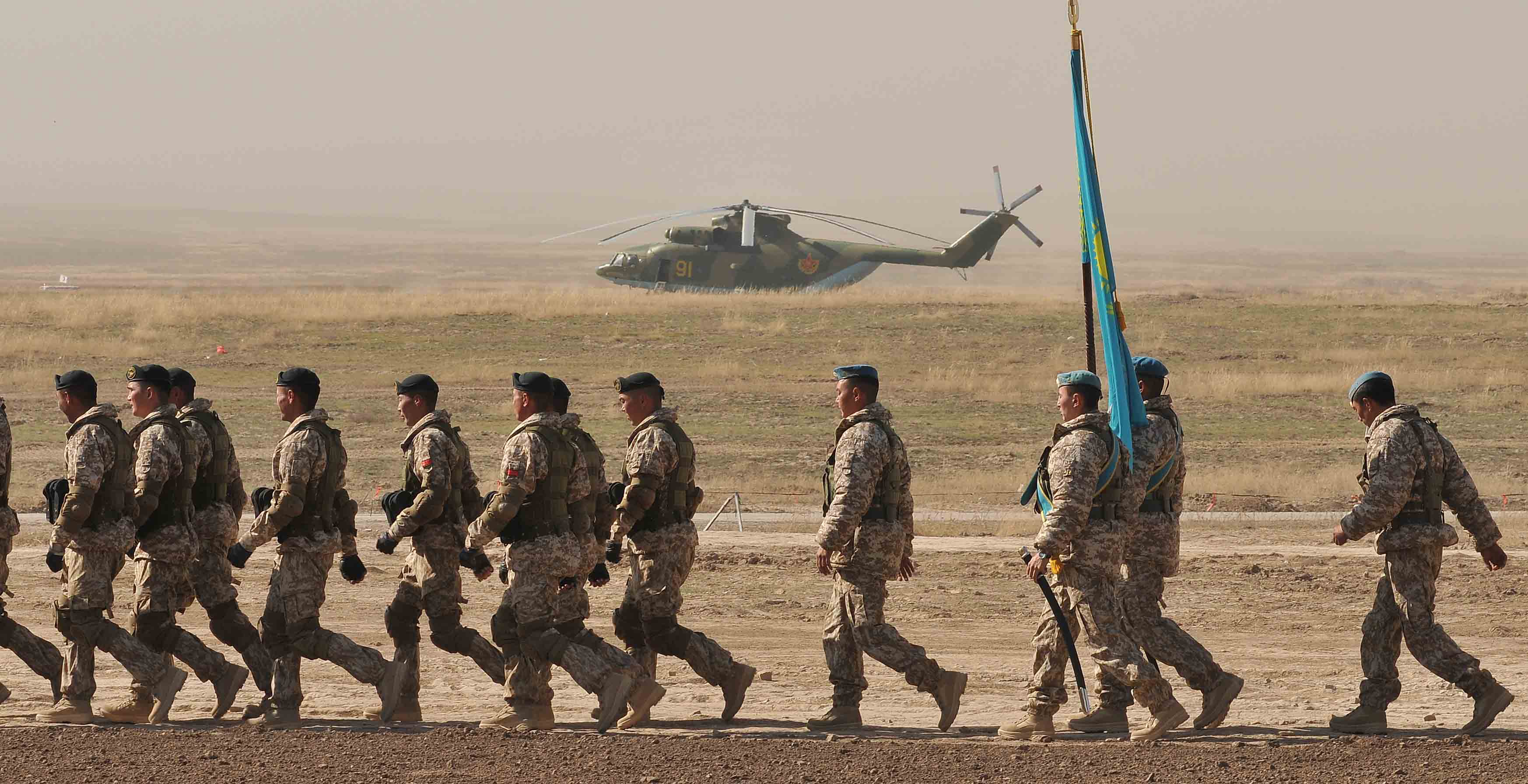 Учения в Минобороны: 5000 казахстанских солдат отправились на запад страны по сигналу