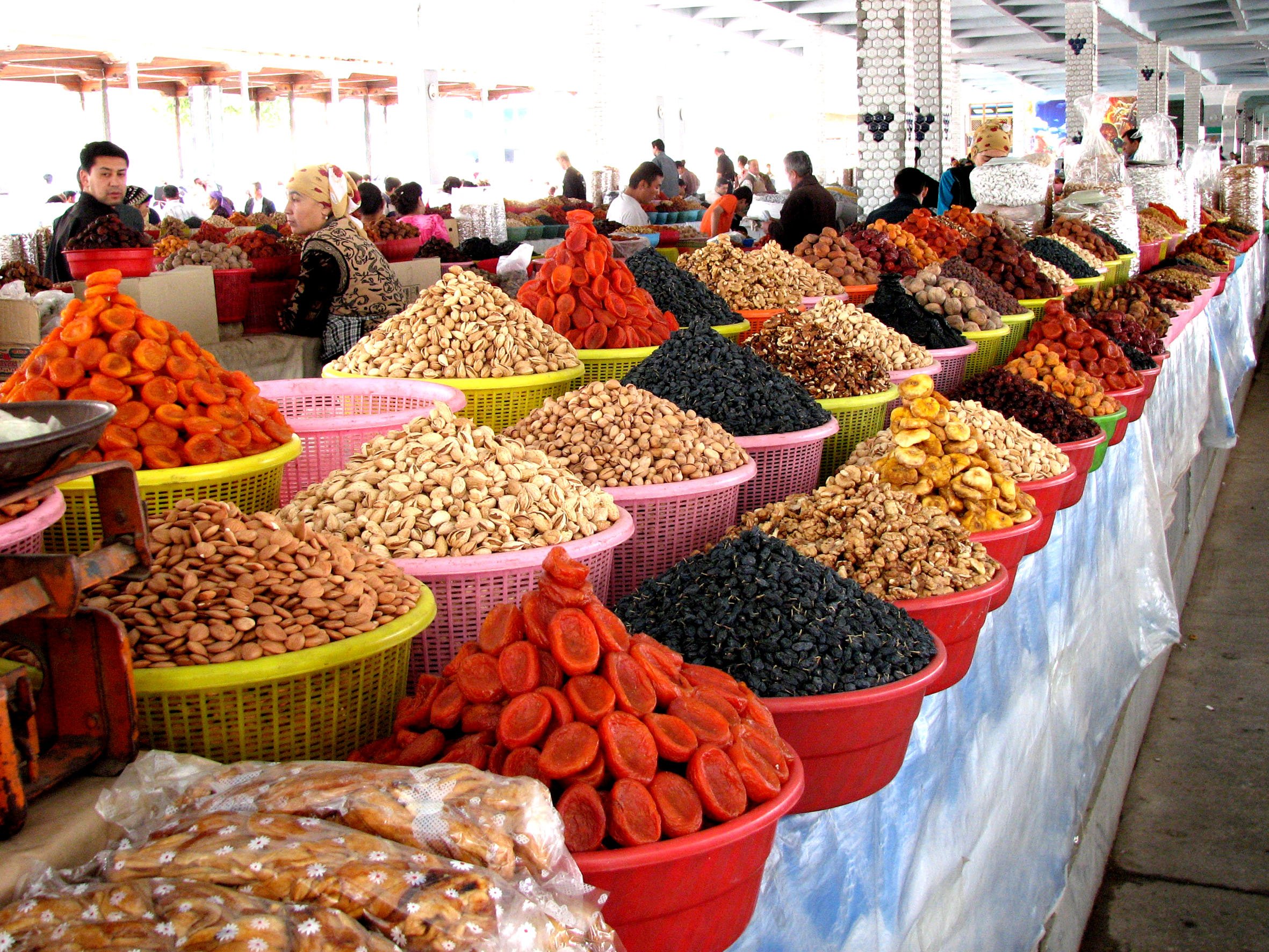Что купить в ташкенте. Сиабский рынок в Самарканде. Чорсу базар в Ташкенте. Восточный базар Узбекистана. Восточный базар Ташкент.