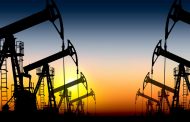 Цена нефти остается в минусе на росте добычи в США
