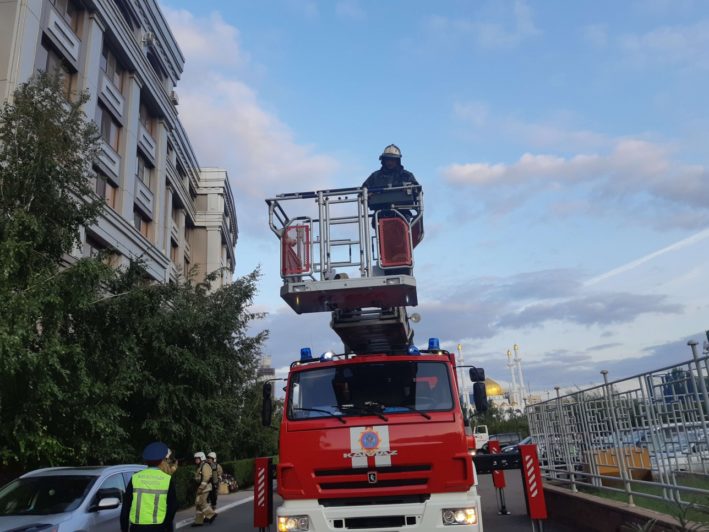 В здании «КазМунайГаза» в центре Астаны произошёл пожар