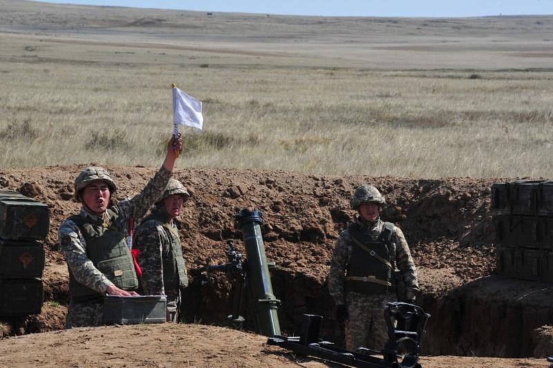 В Сухопутных войсках ВС РК прошло состязание артиллерийских и минометных батарей