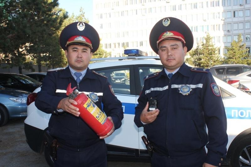 Костанайские полицейские спасли гражданина Кыргызстана из горящей фуры