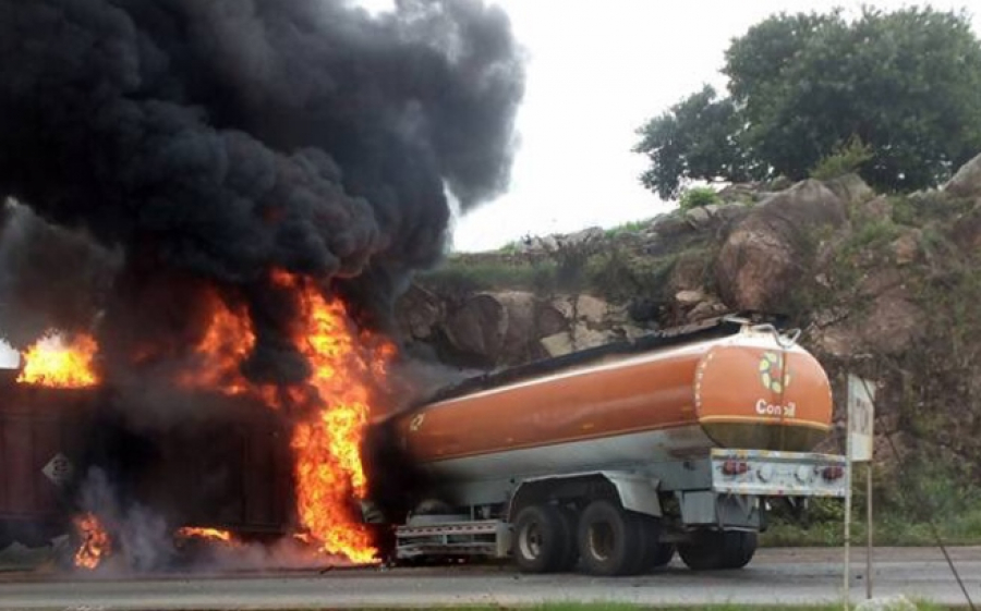 35 человек погибли в результате взрыва бензовоза в Нигерии
