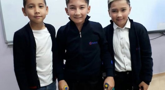 «Казахстанский Вуйчич» Али впервые пошел в школу на своих ножках