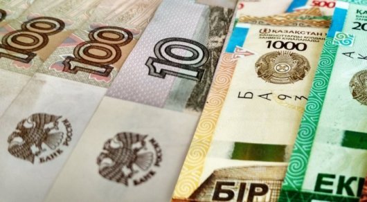 Продажи рубля резко снизились в Казахстане