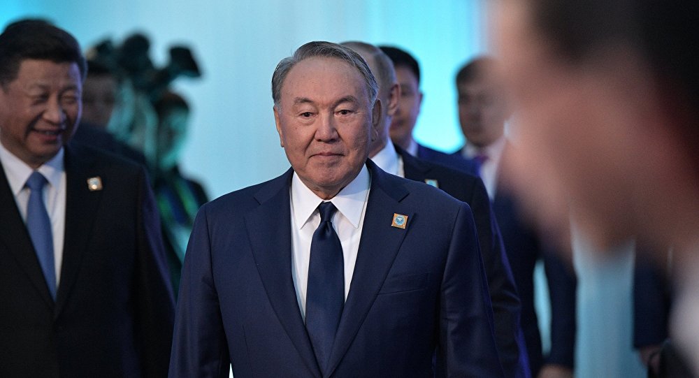 Назарбаев предложил духовным лидерам обратиться к людям с призывом о мире