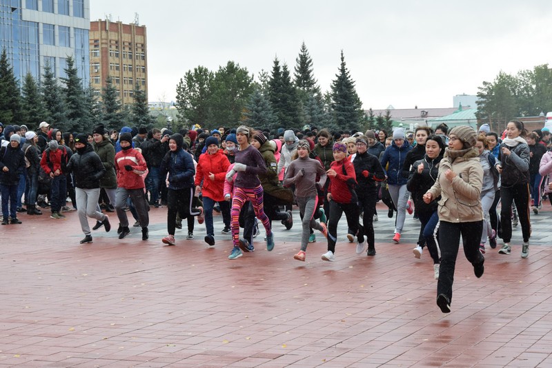 Свыше 800 студентов и  школьников  приняли участие в легкоатлетическом  пробеге