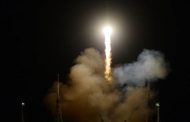 На Байконуре установили ракету с пилотируемым кораблем «Союз МС-10»