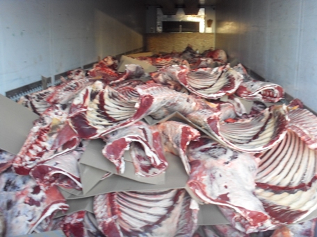 На омской границе задержали 35 тонн протухшего мяса