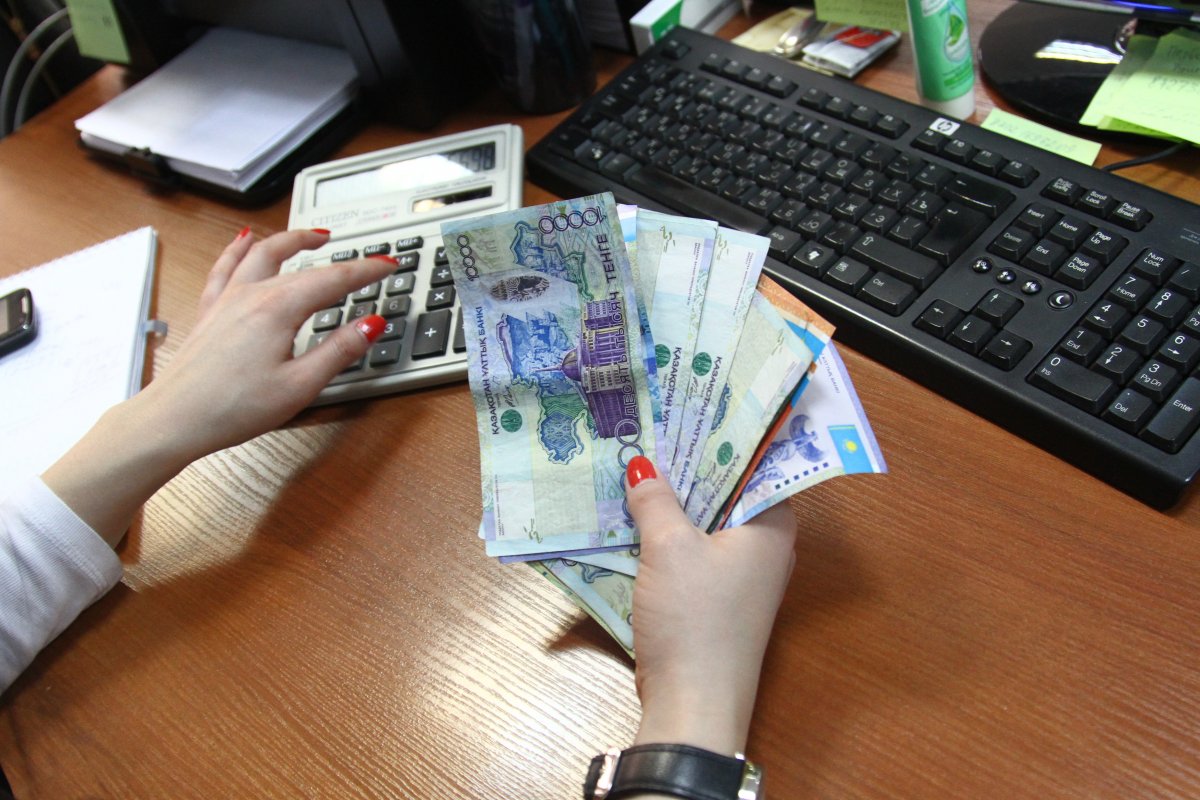 У 8 млн казахстанцев уменьшится размер подоходного налога