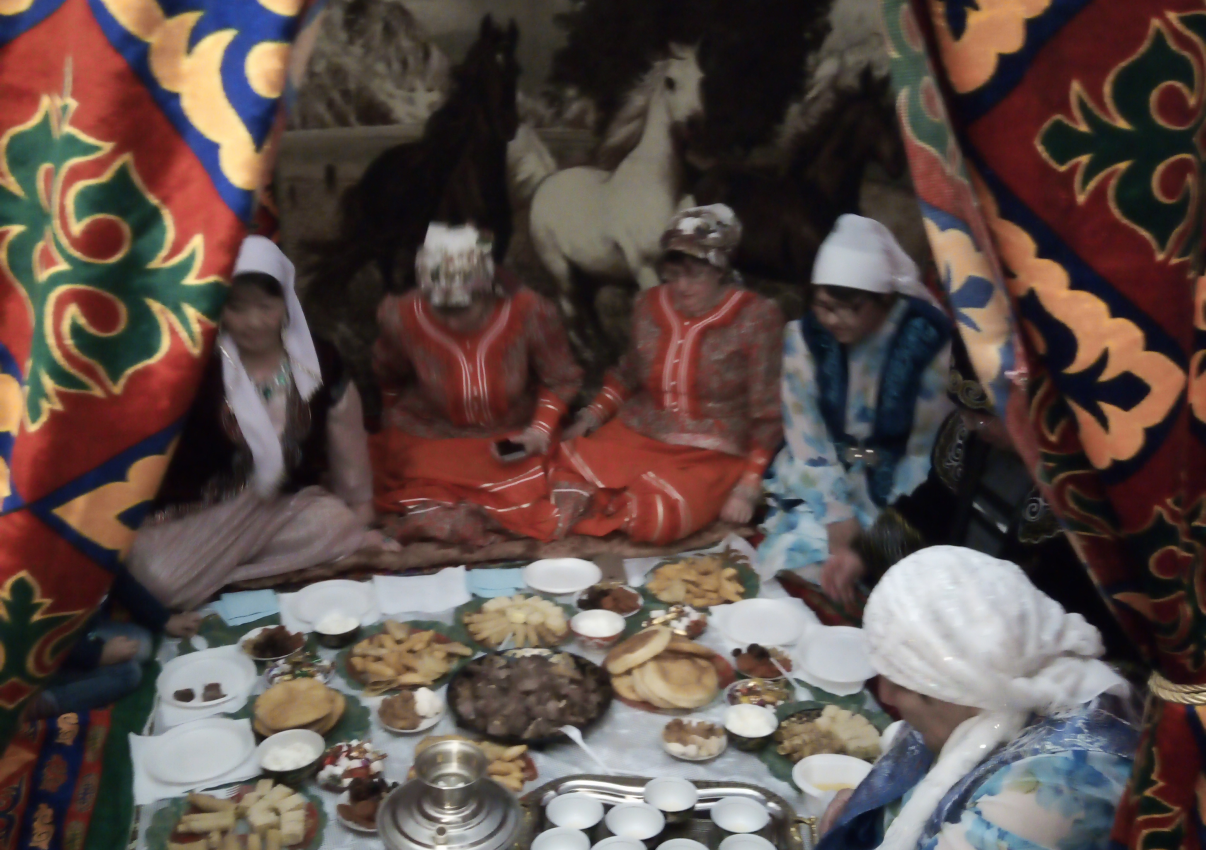 В центре Челябинска гостей фестиваля встречала казахская юрта