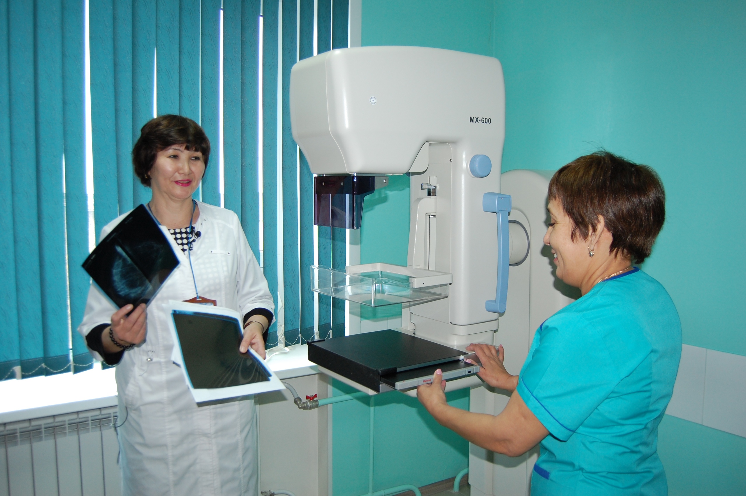 Журналисты «Тобол Инфо» на себе испытали новый маммограф, установленный в поликлинике №3