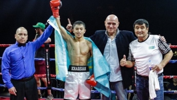Казахстанец одолел непобежденного американца и завоевал титул чемпиона WBC