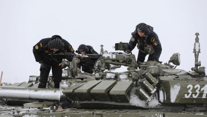 Министр обороны РК поднял по учебной тревоге танковую бригаду