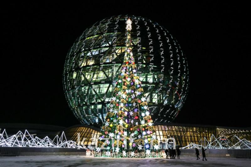 Новогодняя елка в Астане вошла в топ-10 в СНГ