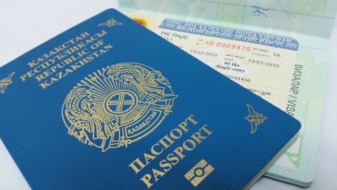 В Казахстане выросла стоимость паспортов и водительских прав