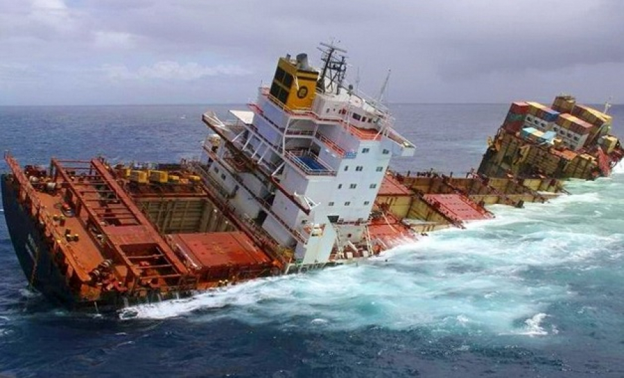 У берегов Турции затонуло грузовое судно, погибли 6 человек