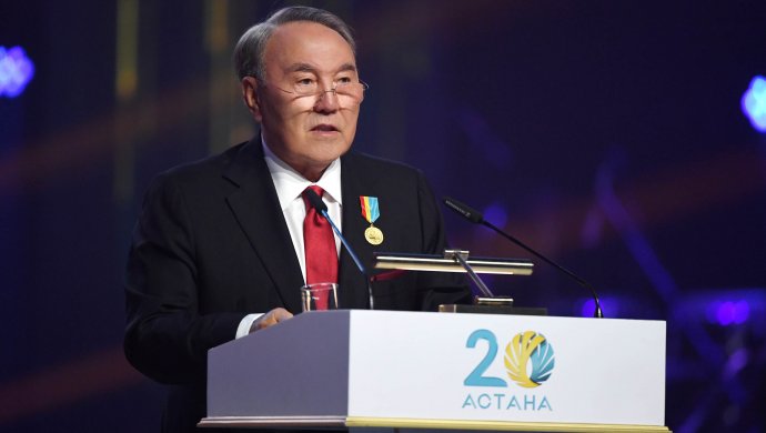 Назарбаев: Позорно быть безработным и несчастным