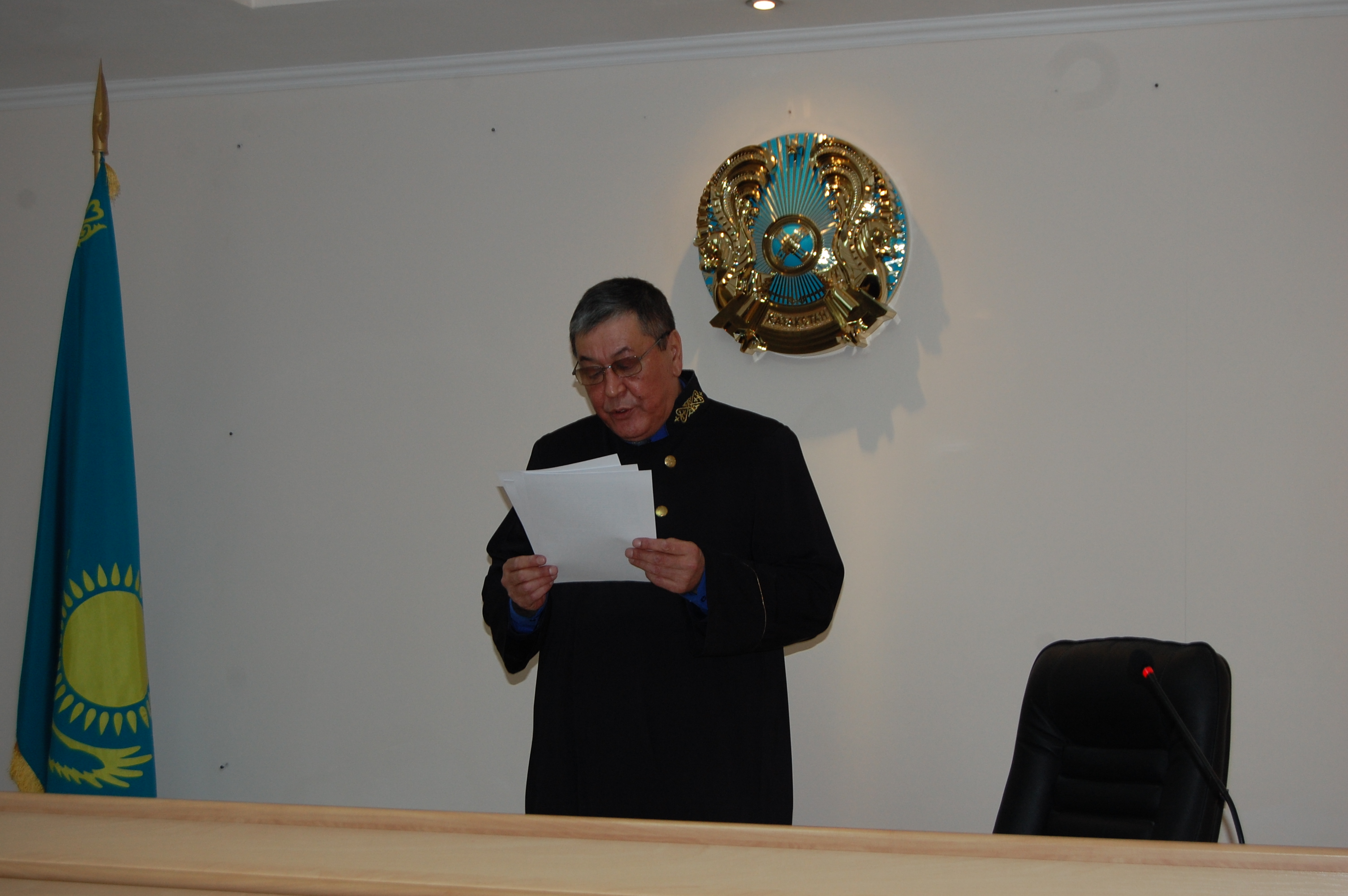 Кайрата Успанова, с которого сняли обвинение в коррупционном преступлении, суд приговорил к пяти годам условно
