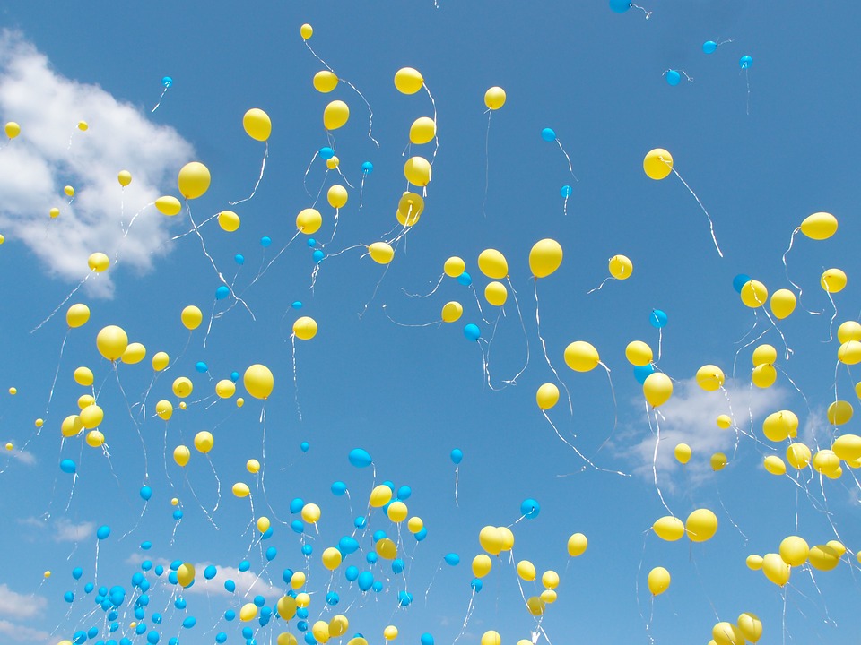 В школах Алматы отказались от запуска воздушных шаров