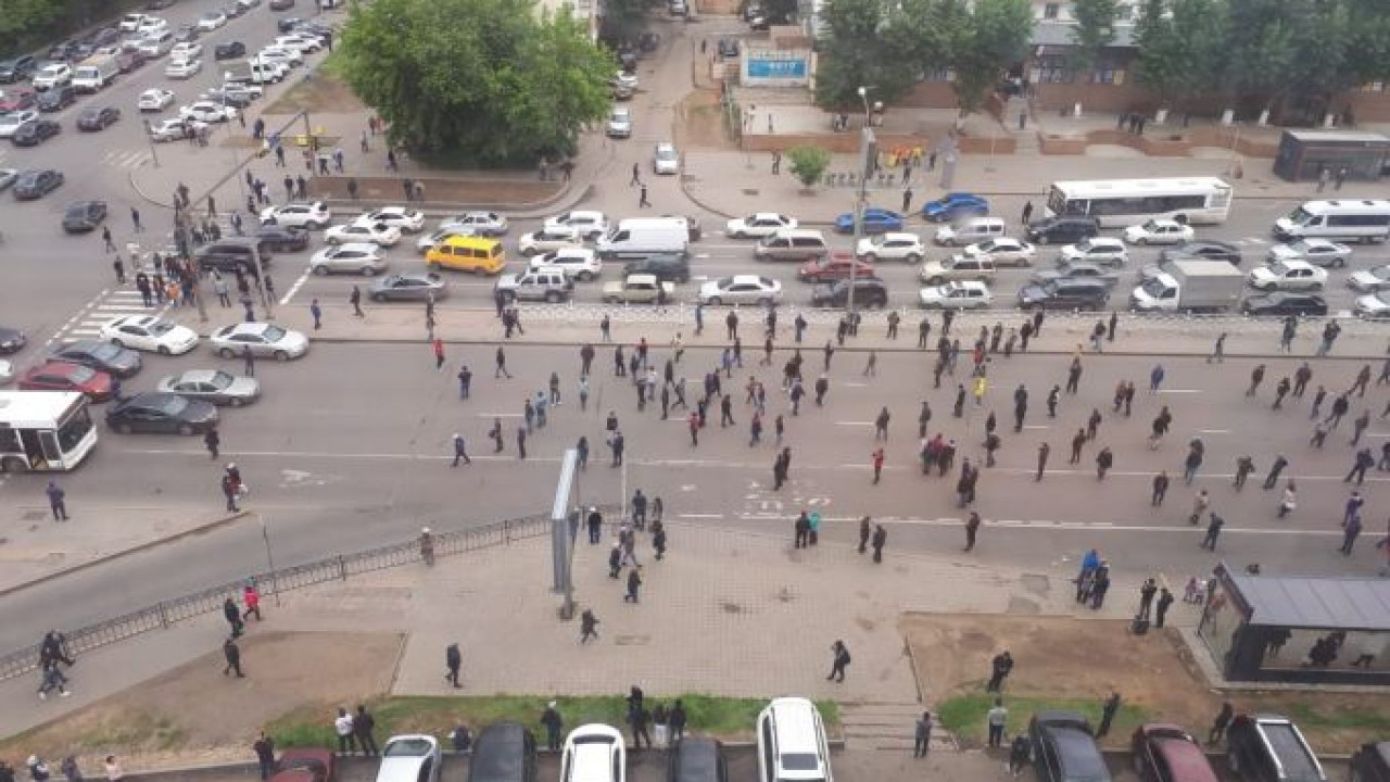 Около 500 человек доставили в полицию с митингов в Алматы и Нур-Султане