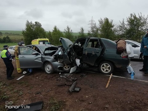 В ДТП под Челнами погиб житель Казахстана, еще четверо человек пострадали