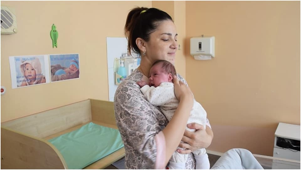 Жительница Уральска родила двоих детей с разницей в два месяца