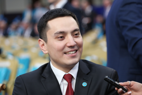 Сыгравший Назарбаева актер стал депутатом парламента Казахстана