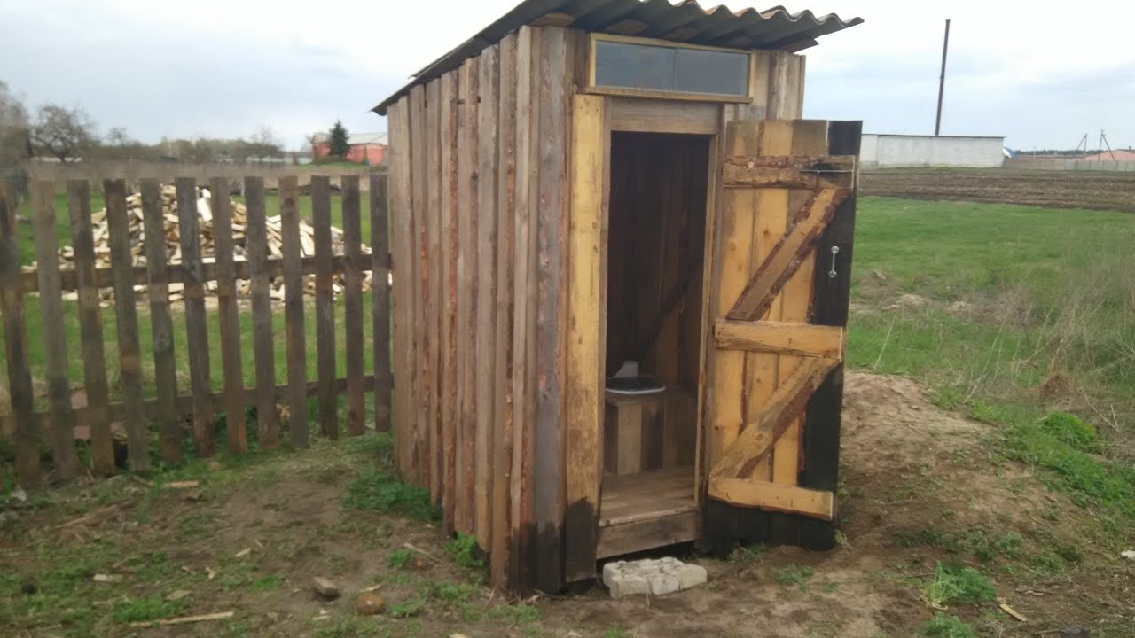 В двух тысячах школ Казахстана туалеты расположены на улице