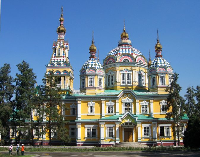 В Алматы издана книга с изображением православных храмов страны