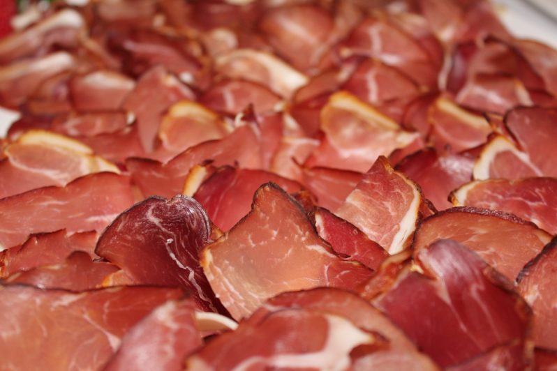 Минсельхоз обещает доплачивать фермерам по 200 тенге за сдачу каждого килограмма мяса на переработку
