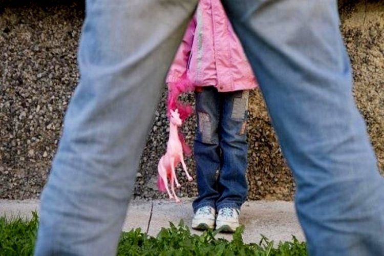 Супруги-педофилы насиловали малолетнюю дочь в Караганде