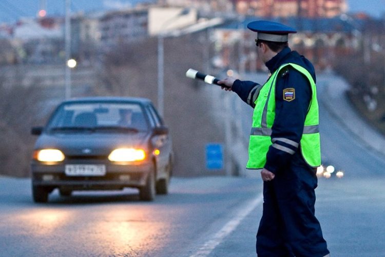 Тюменский суд арестовал водителя из Казахстана на семь суток за сопротивление ДПС