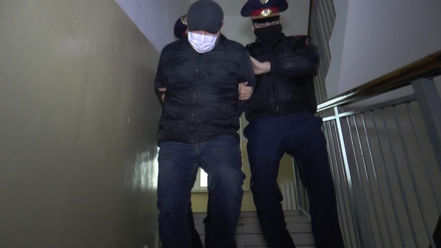 Плюнувший на кнопки лифта мужчина арестован на 15 суток