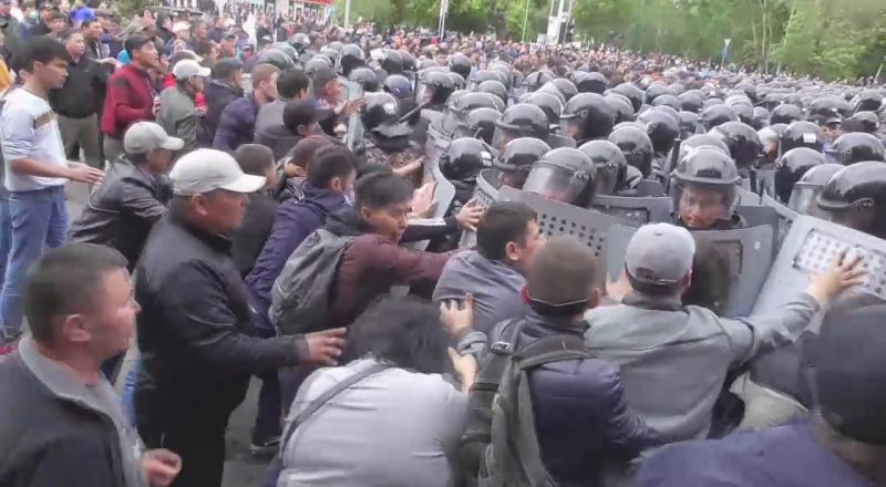 В Казахстане внесут изменения в закон о митингах