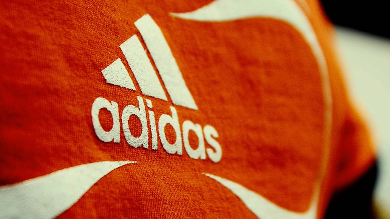 Гражданин Казахстана нанес Adidas ущерб в 19 млн тенге