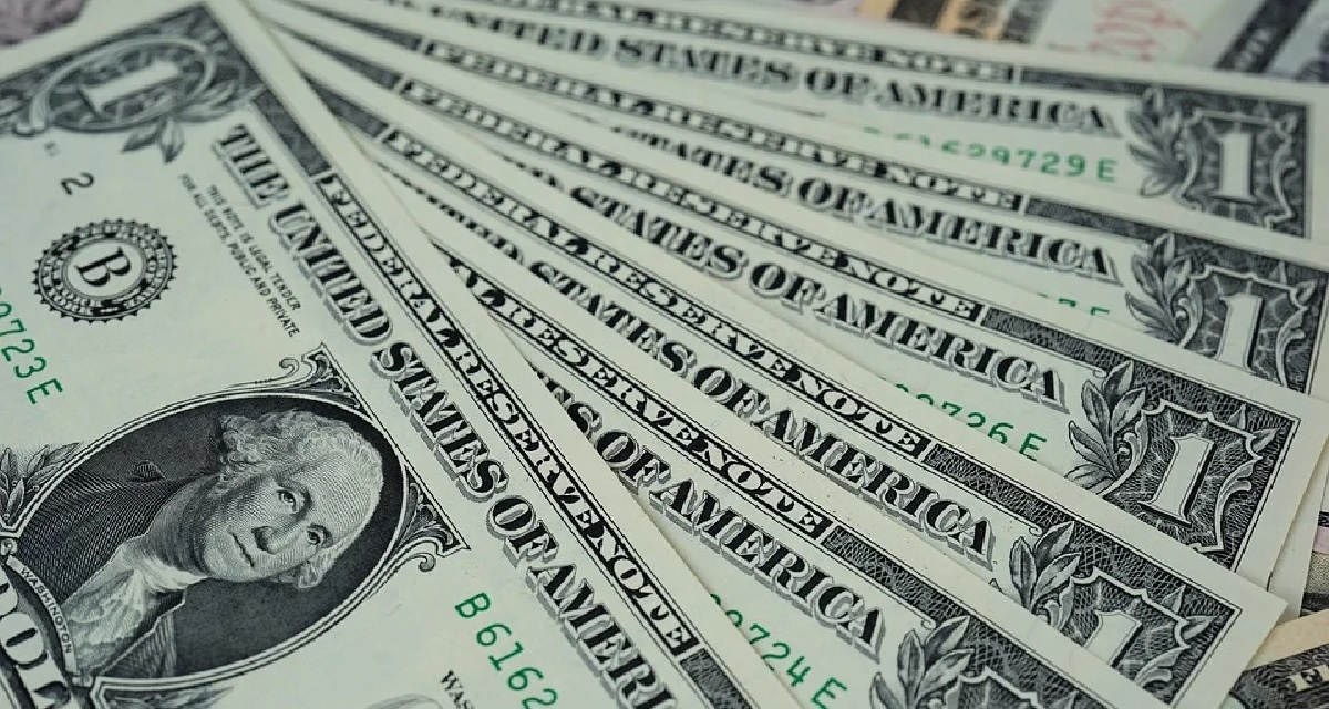 Стоимость доллара стабилизировалась в обменниках Казахстана