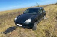 Алтайские пограничники на границе с Казахстаном поймали лихача на элитном Porsche